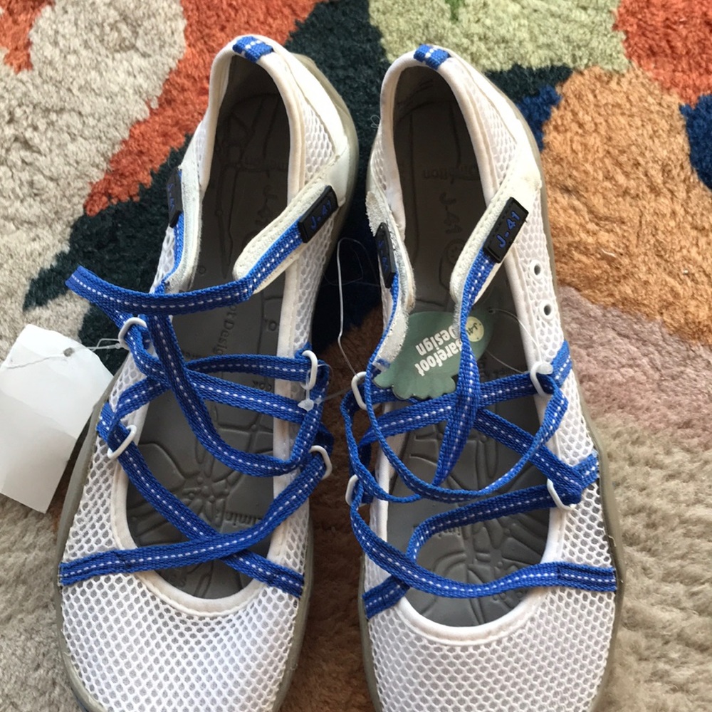 Women’s size 7 Water Shoes - Picture 3 of 5